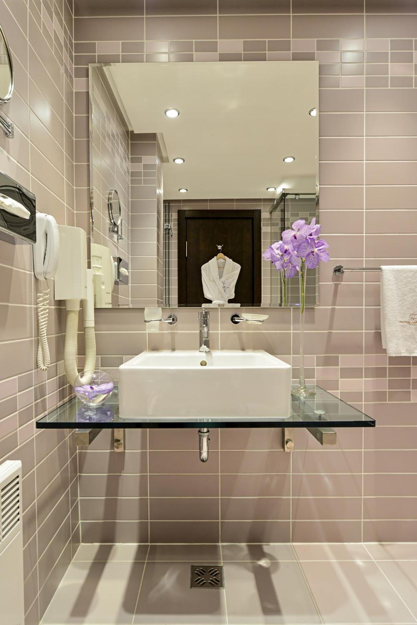 Two Connecting Double Rooms,925494145:JPEG